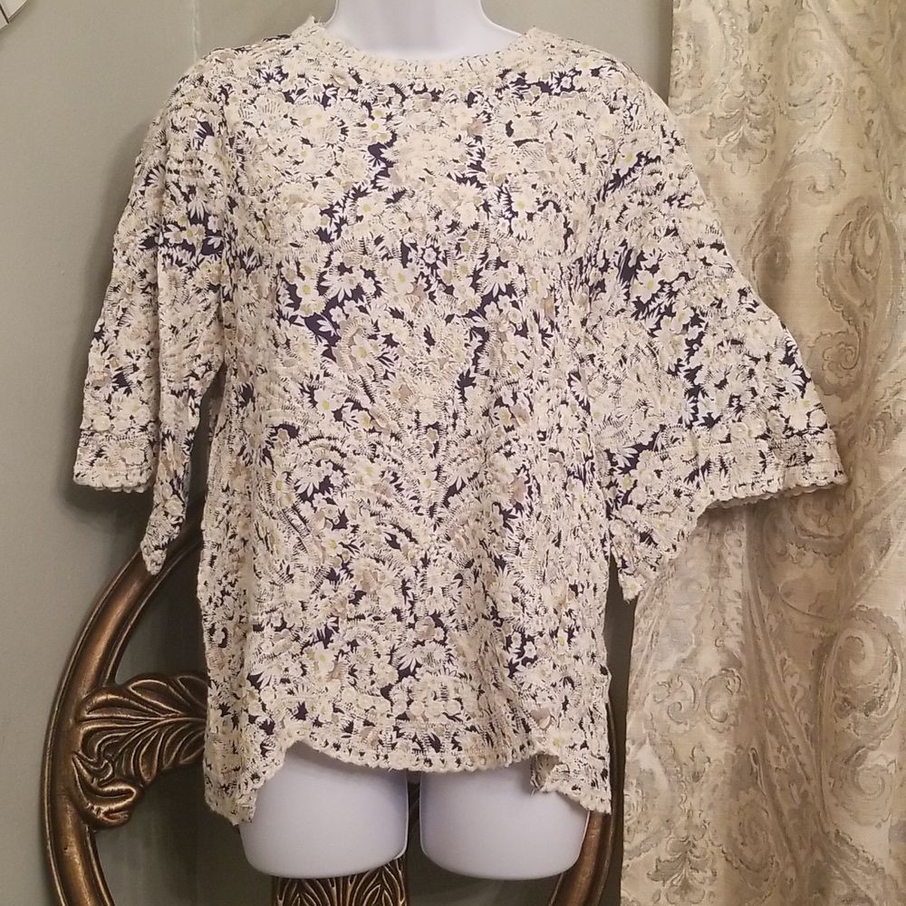 Solitaire Embroidered Blouse NWT Sz.S Handmade By Artisians Short Sleeve Scallop